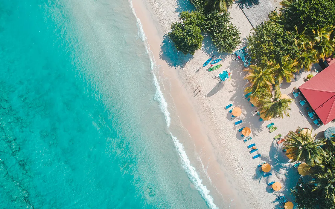 Internet ovunque, anche ai Caraibi: ecco l'eSIM che ti salva la vacanza