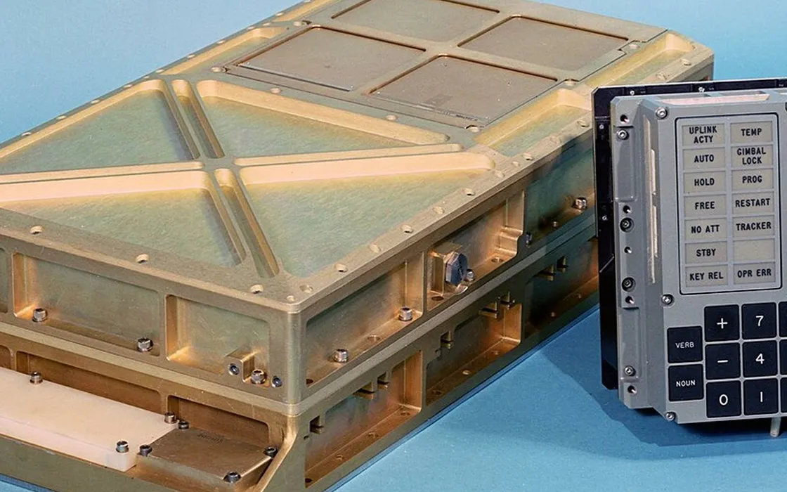 Caricabatterie USB più potente del computer di Apollo 11: le cose stanno davvero così?