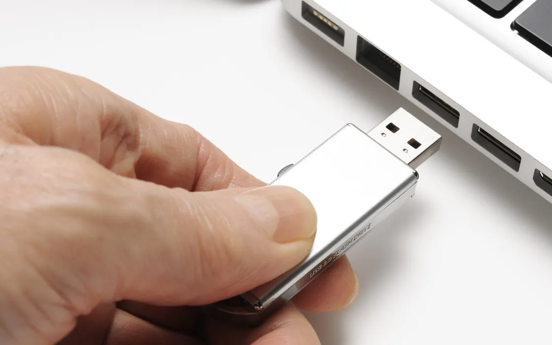 USB 2.0 compie 25 anni: l'interfaccia che ha cambiato la connettività dei dispositivi