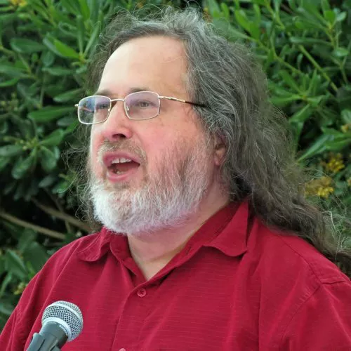 Richard Stallman va nella sede di Microsoft e porta 10 suggerimenti