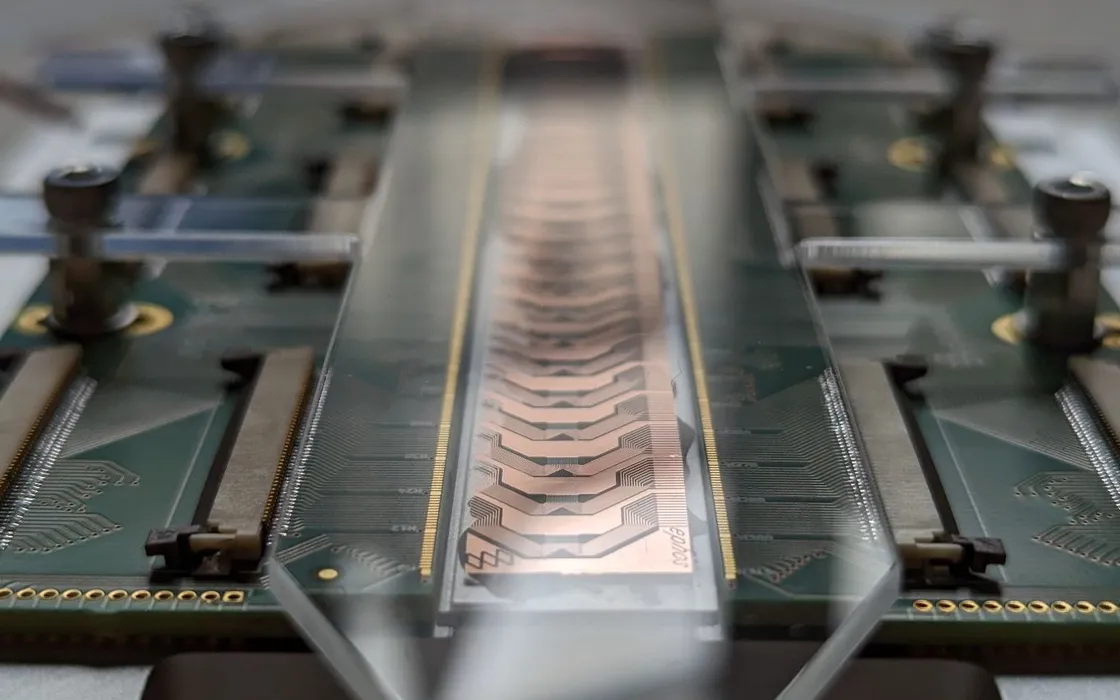 È italiano il primo chip fotonico su microprocessore quantistico: lo svela Ephos a Milano