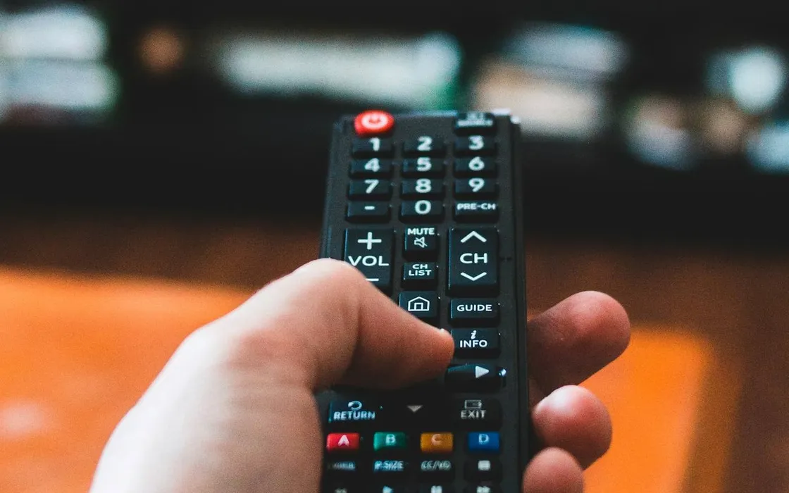 Cosa si può davvero fare con la porta USB del TV?