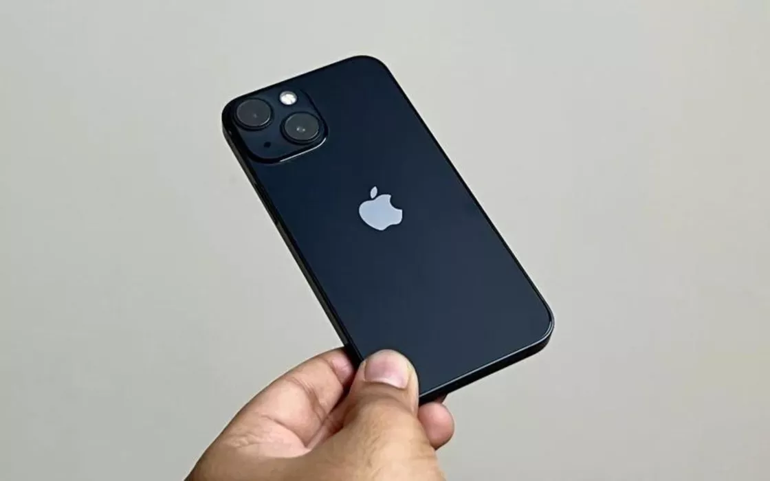 Apple saluta iPhone 13 Mini, è la prova che nessuno vuole smartphone piccoli