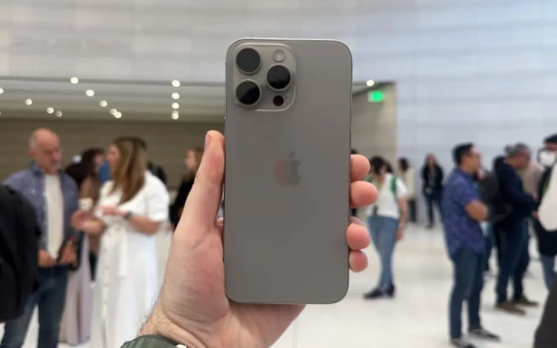 iPhone 15 Pro Max, la velocità di download in 5G doppia il 14 Pro Max