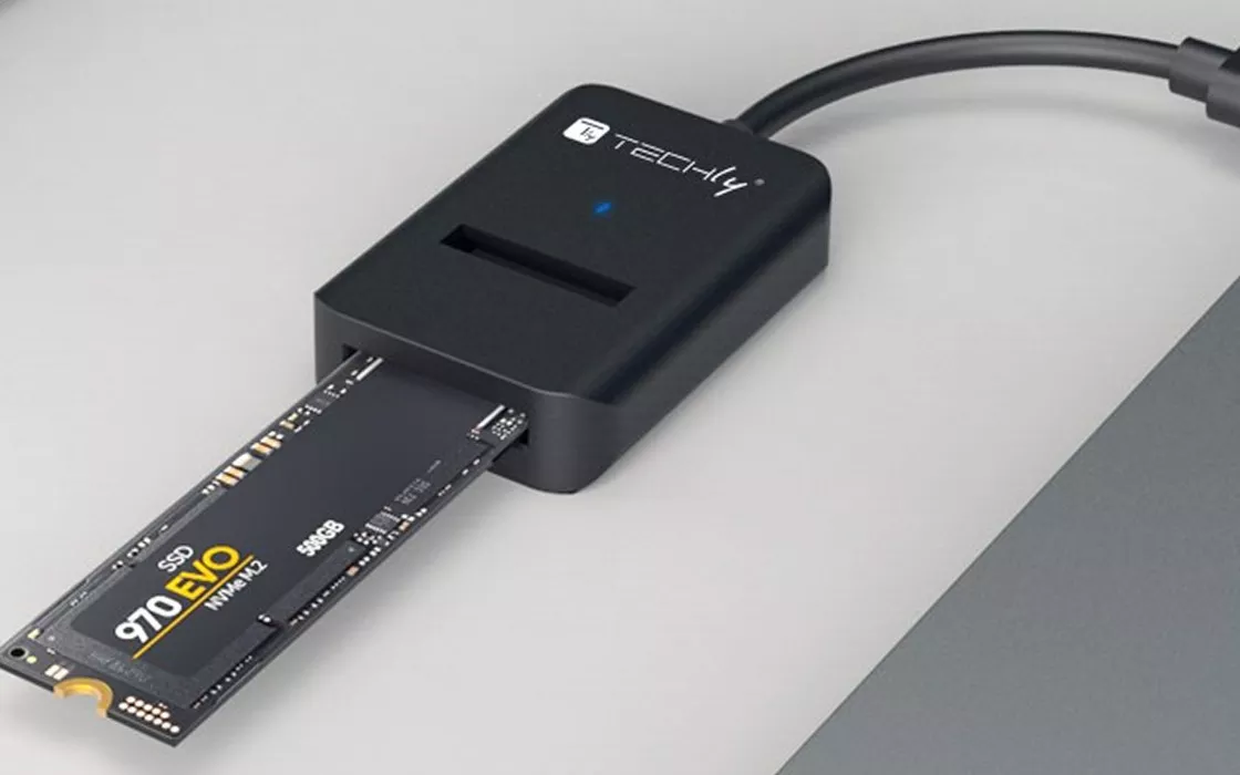 Adattatore SSD da USB-C a NVMe e SATA in formato M.2: cos'è e come usarlo