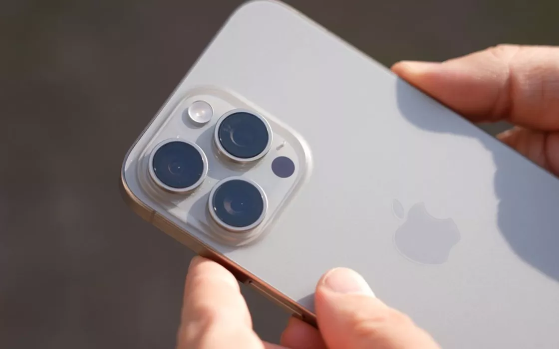 iPhone 16 Pro Max: Apple adotterà un design 