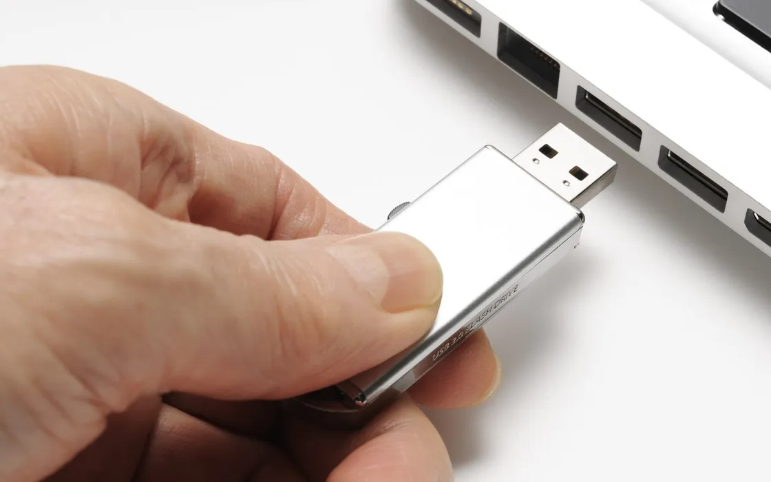 Velocizzare trasferimenti USB lenti: guida per riconoscere porte e dispositivi