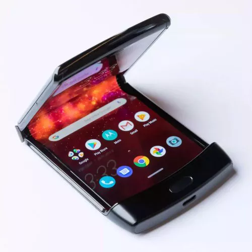 Smartphone pieghevole Motorola Razr: le imperfezioni sulla superficie sono normali