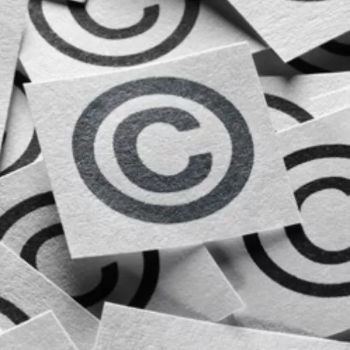 Linkare materiale soggetto a copyright non è reato