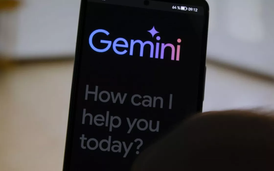 Gemini, aggiornamento: Google potenzia la sua IA, risponderà anche ai messaggi