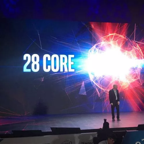 Intel presenta un processore consumer a 28 core fisici e 56 logici: debutto entro fine anno