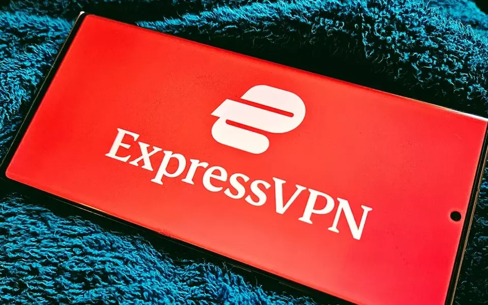 Piano biennale di ExpressVPN in offerta: 49% di sconto + 3 mesi gratuiti