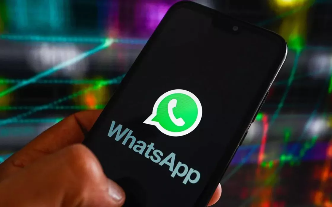 WhatsApp: arriva strumento in-app per creare sticker personalizzati