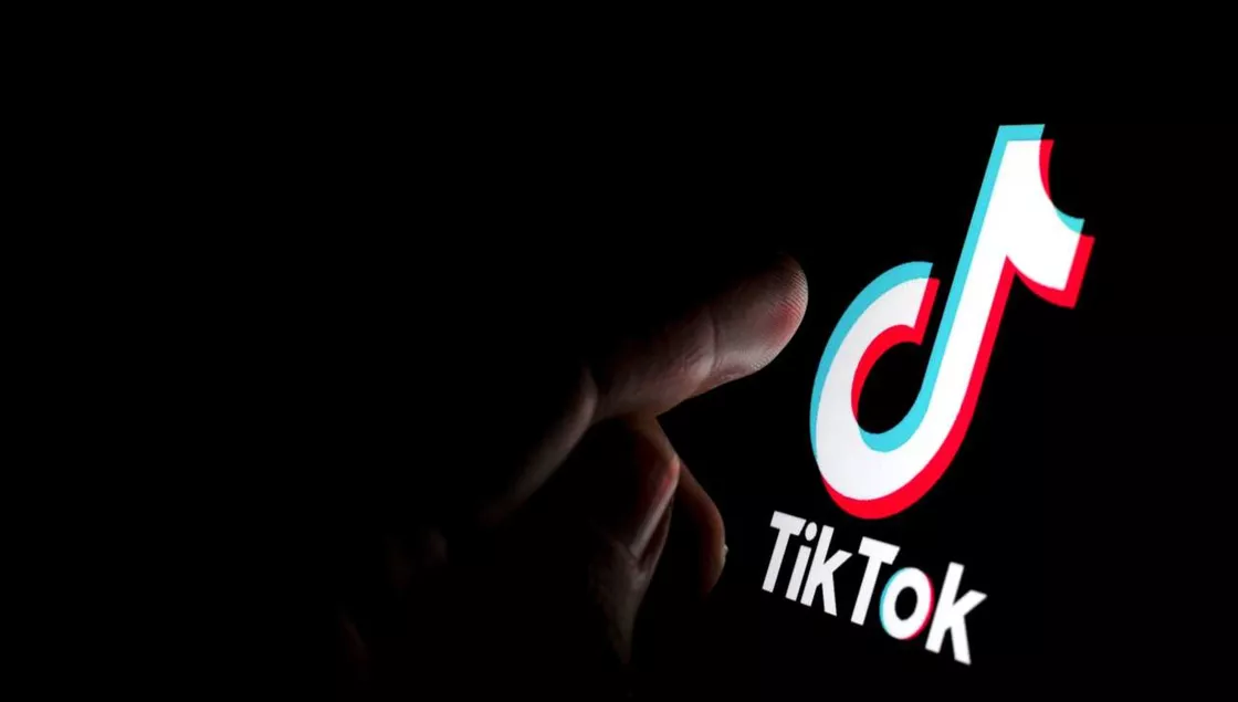 TikTok: l'IA ora scrive gli script per le pubblicità dei creator