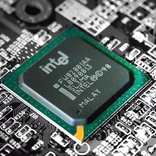 Processori e chipset Intel: un bug permette il caricamento di codice dannoso