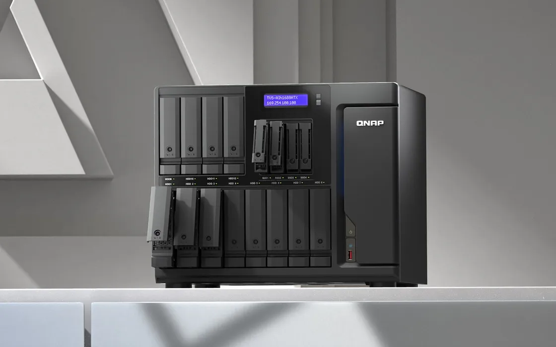 QNAP TVS-AIh1688ATX: il NAS intelligente che unifica Storage, AI e Virtualizzazione in azienda
