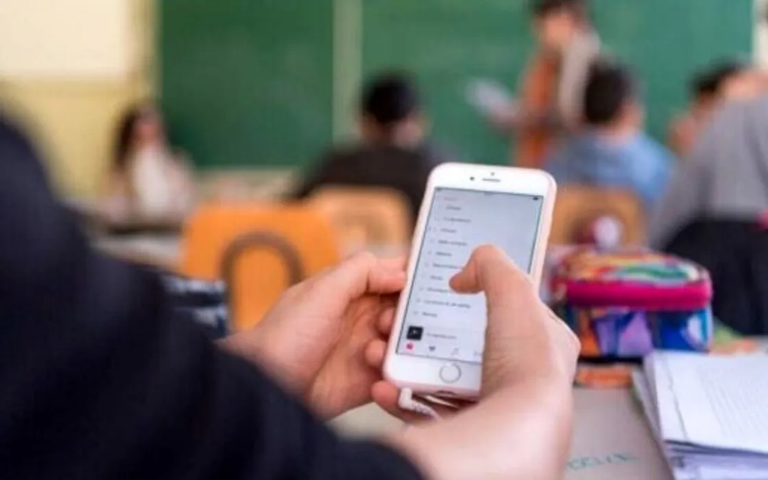 Smartphone a scuola: in Brasile il divieto è ufficiale a tutela dei minori