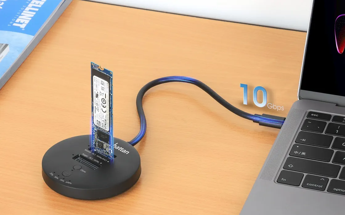 Docking Station Dual-Bay M.2 NVMe: gestire e clonare unità SSD