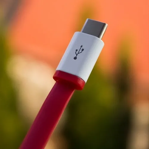 Spegnimento lento di Windows 10 collegando o scollegando dispositivi USB-C