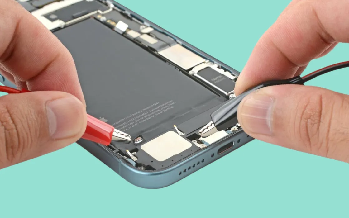 iPhone 16, niente paura: ecco in quanti secondi si cambia la batteria