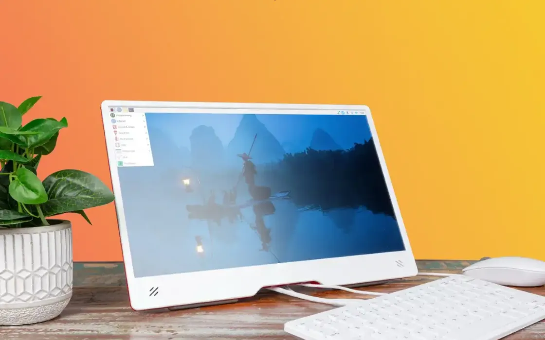 Raspberry Pi 500 arriva con monitor ufficiale Raspberry Pi