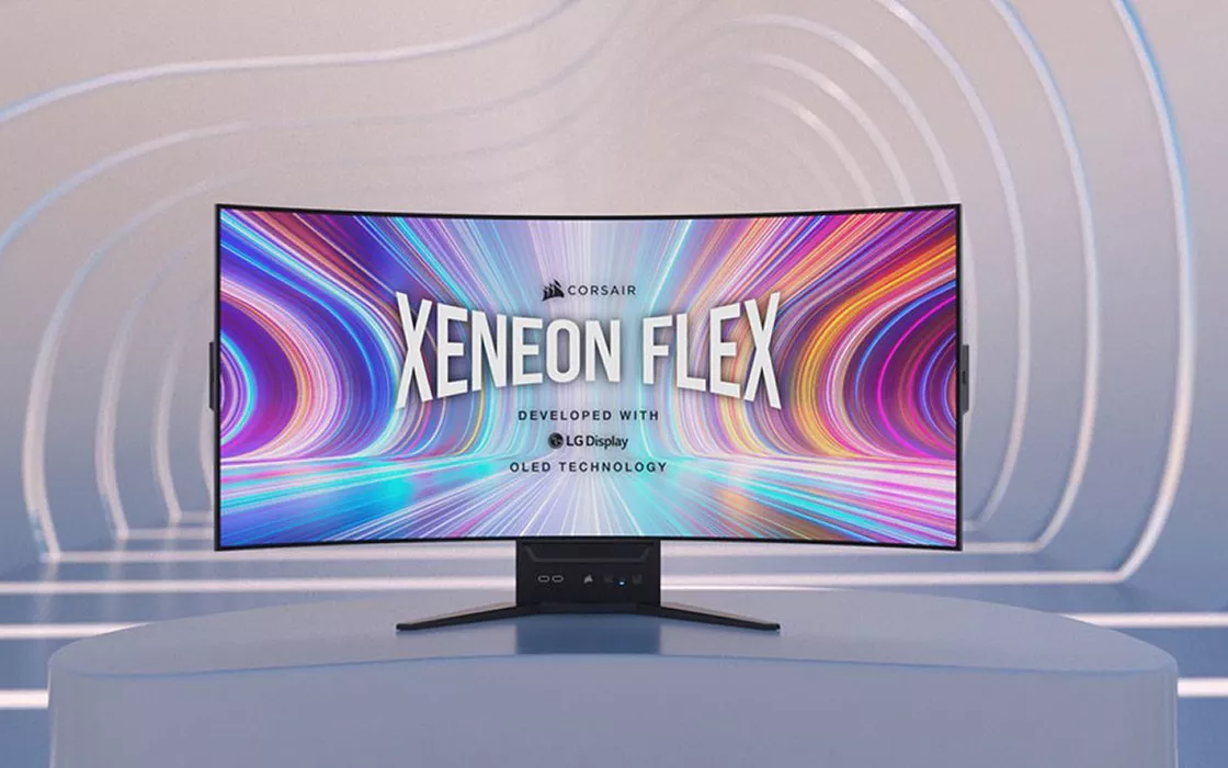 Monitor con schermo flessibile: ecco Corsair Xeneon Flex