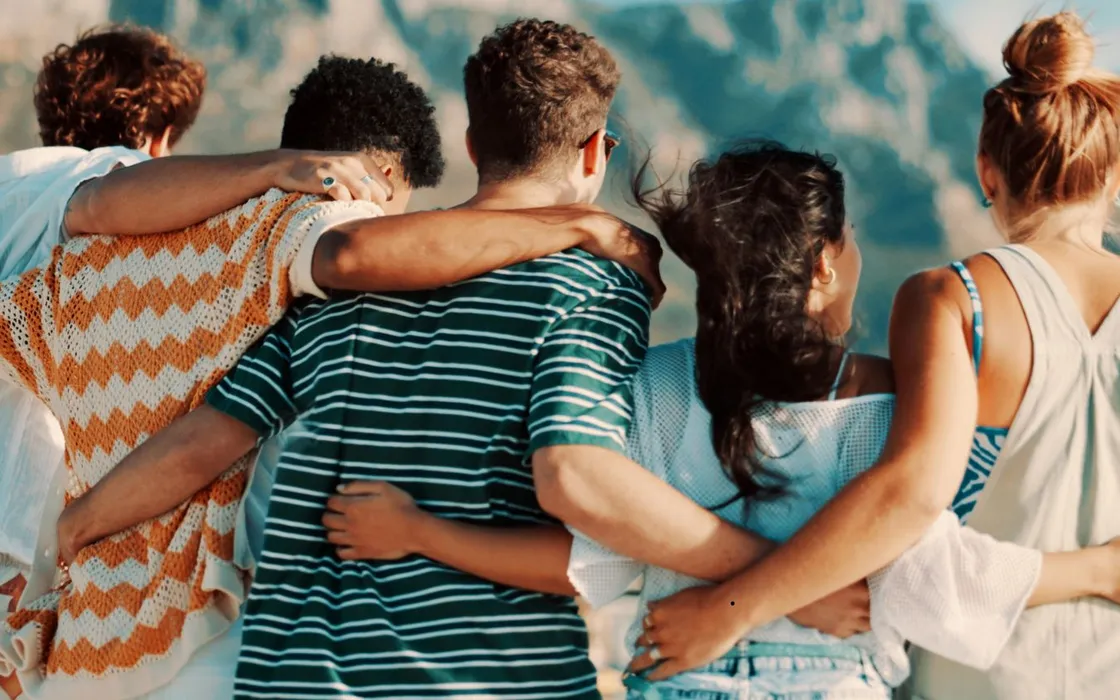 Airalo è l'eSIM che ti fa viaggiare in gruppo al sicuro in oltre 200 paesi