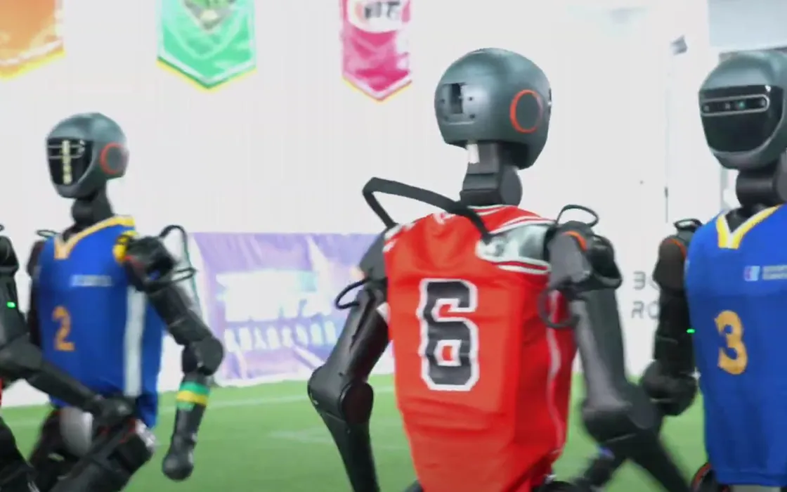 Ecco l'esilarante video dei robot che giocano a calcio: sono pessimi