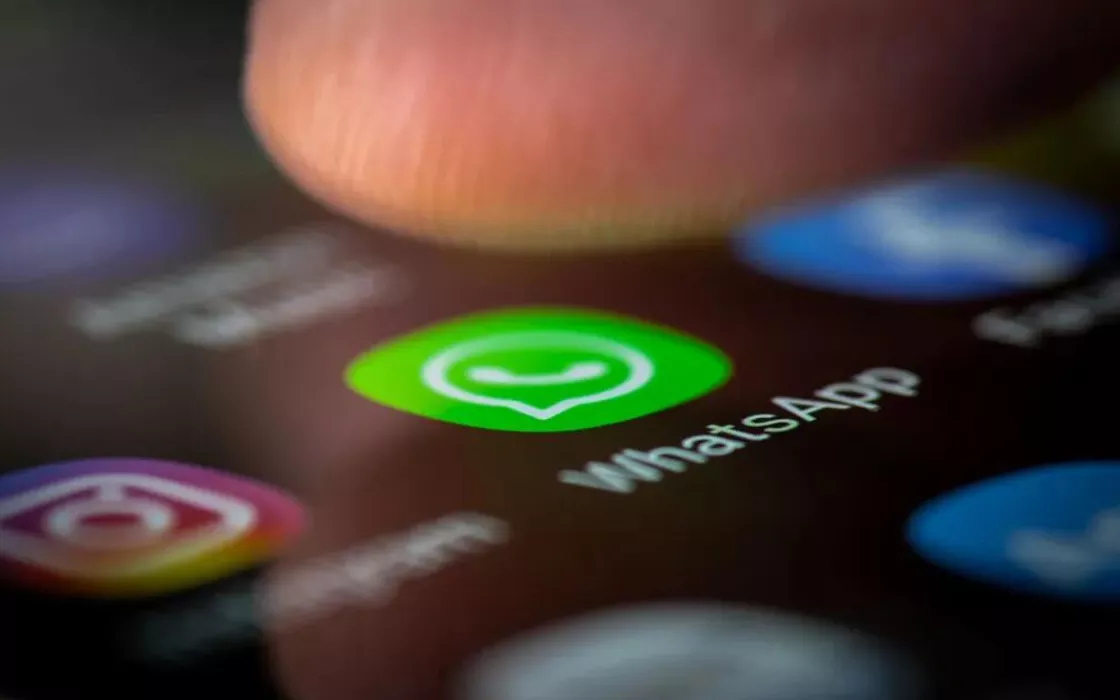 WhatsApp consente finalmente di fissare i messaggi in alto in chat