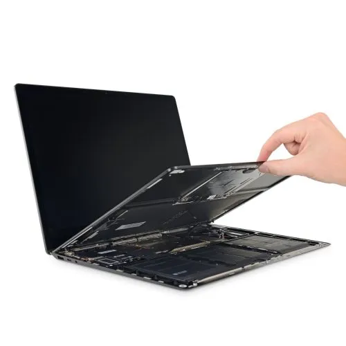 Microsoft utilizza dei magneti per rendere più semplice aprire il suo Surface Laptop 3