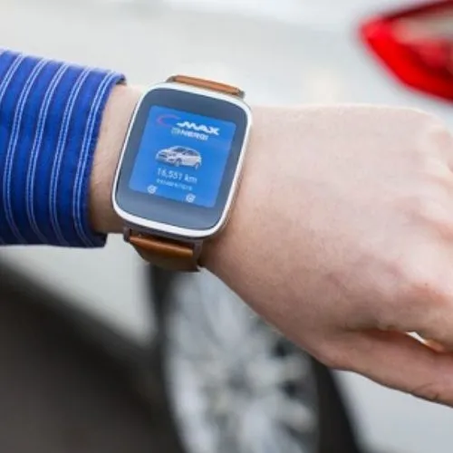 Ford permette di dialogare con le sue auto via smartwatch