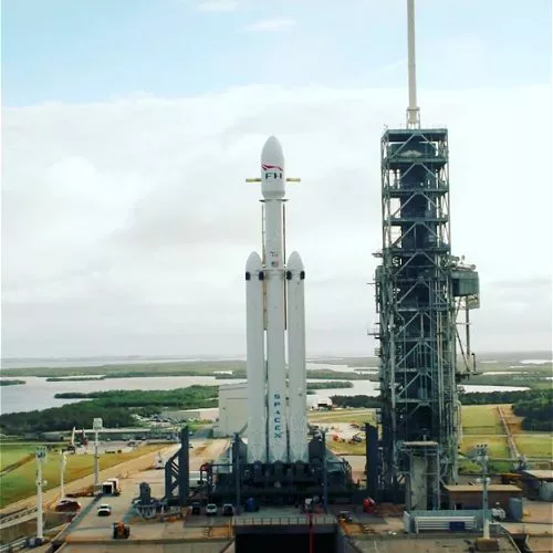 SpaceX: il razzo cargo Falcon Heavy partirà alla volta di Marte il 6 febbraio