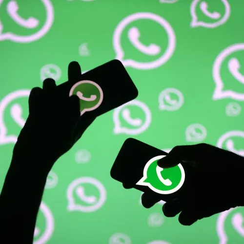 WhatsApp limita a cinque il numero di messaggi che possono essere inoltrati