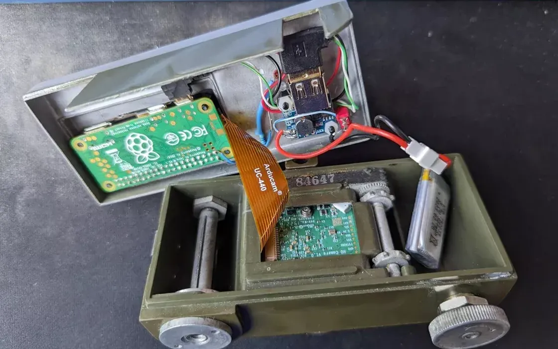 Una fotocamera degli anni '40 diventa digitale grazie a Raspberry Pi