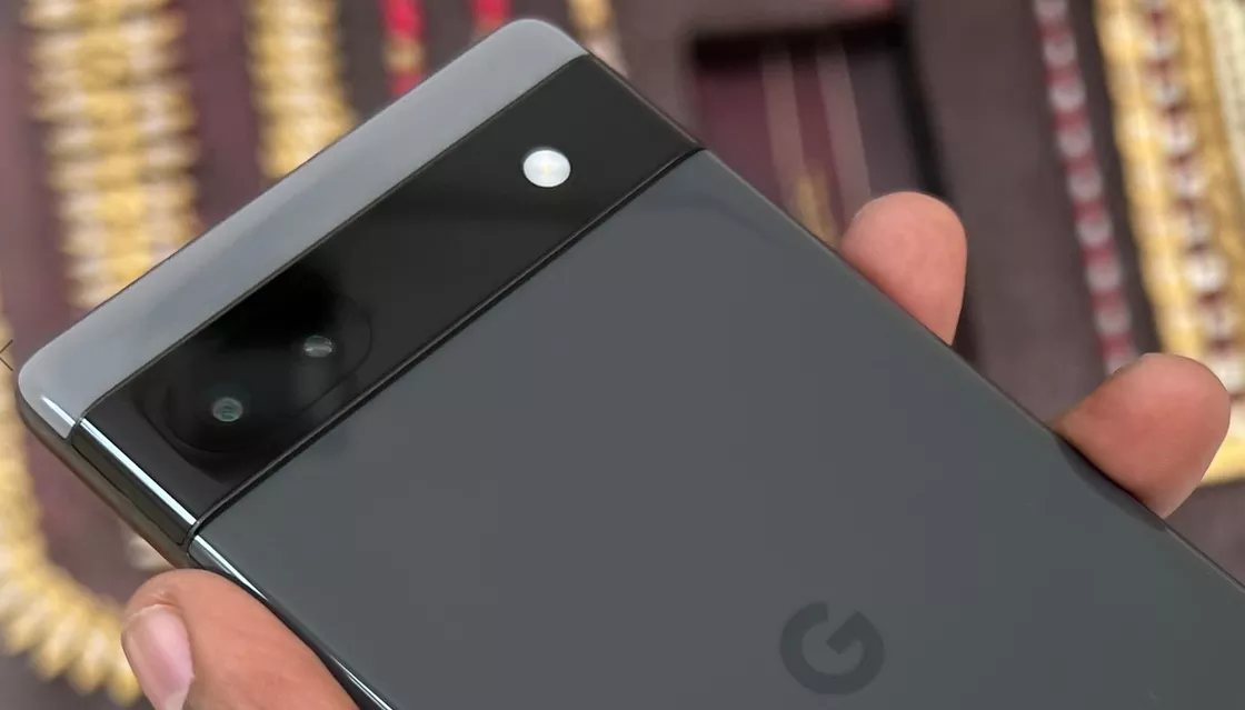 Cento Euro di sconto e su Amazon è CACCIA al Google Pixel 6a: occasione UNICA