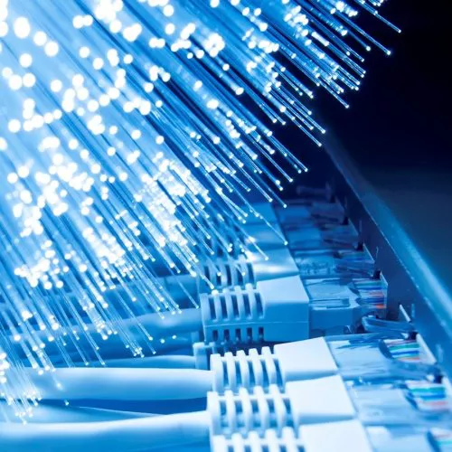Telecom dismetterà 6000 centrali: fibra al posto della vecchia rete in rame