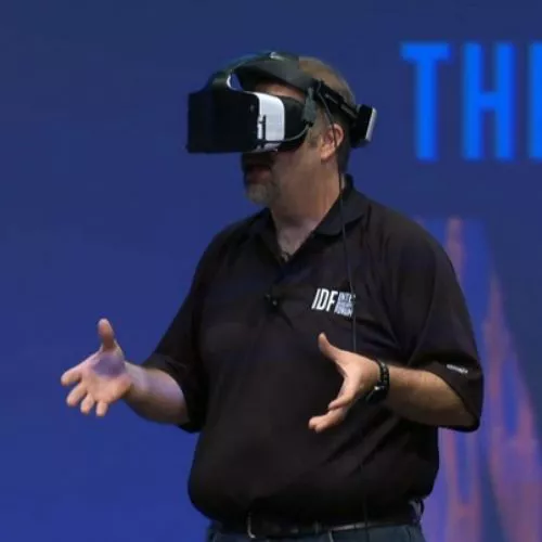 Intel presenta Alloy, visore wireless per la realtà virtuale